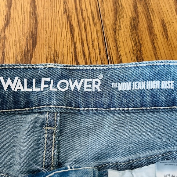 Wallflower Women's Mom Ankle Jeans Size 26 Raw Hem High Rise Stretch Blue NWT - Picture 5 of 12